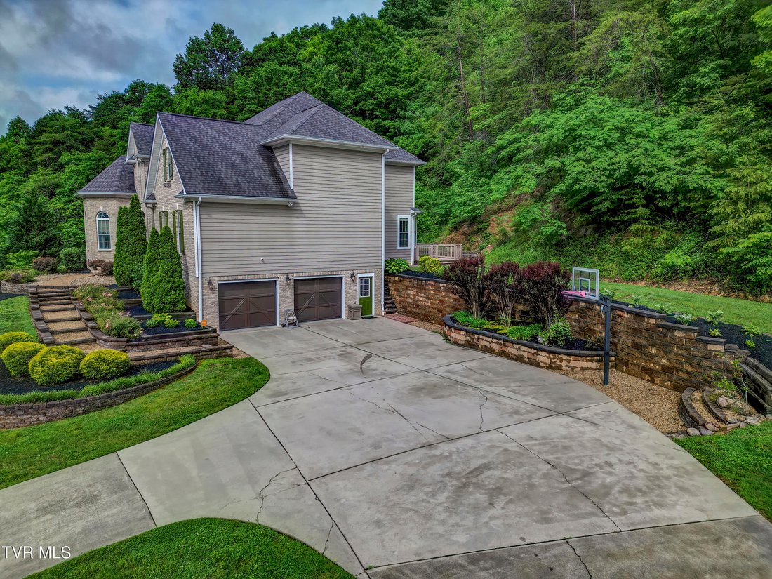 House in Greeneville, Tennessee, United States 4 - 17945424