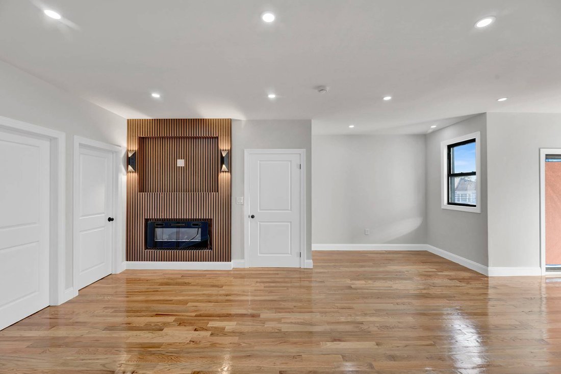 House in New York, New York, United States 3 - 18053106