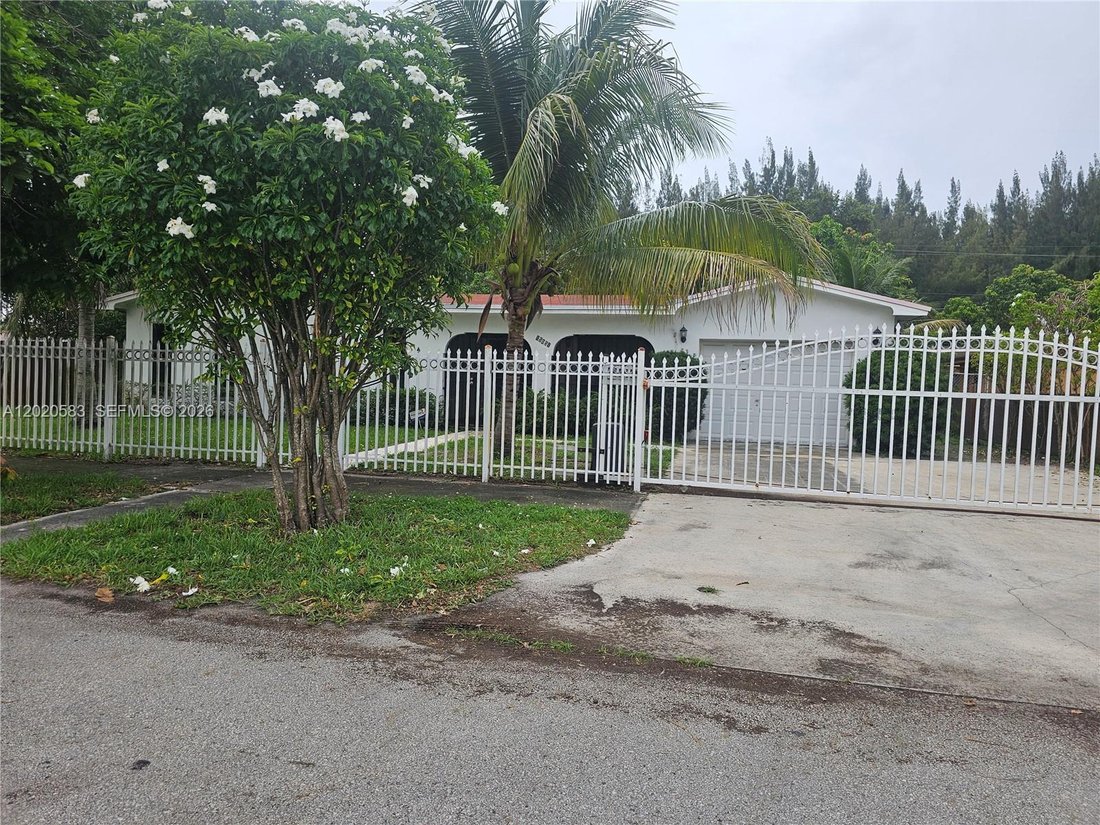 House in Opa-locka, Florida, United States 3 - 17945928