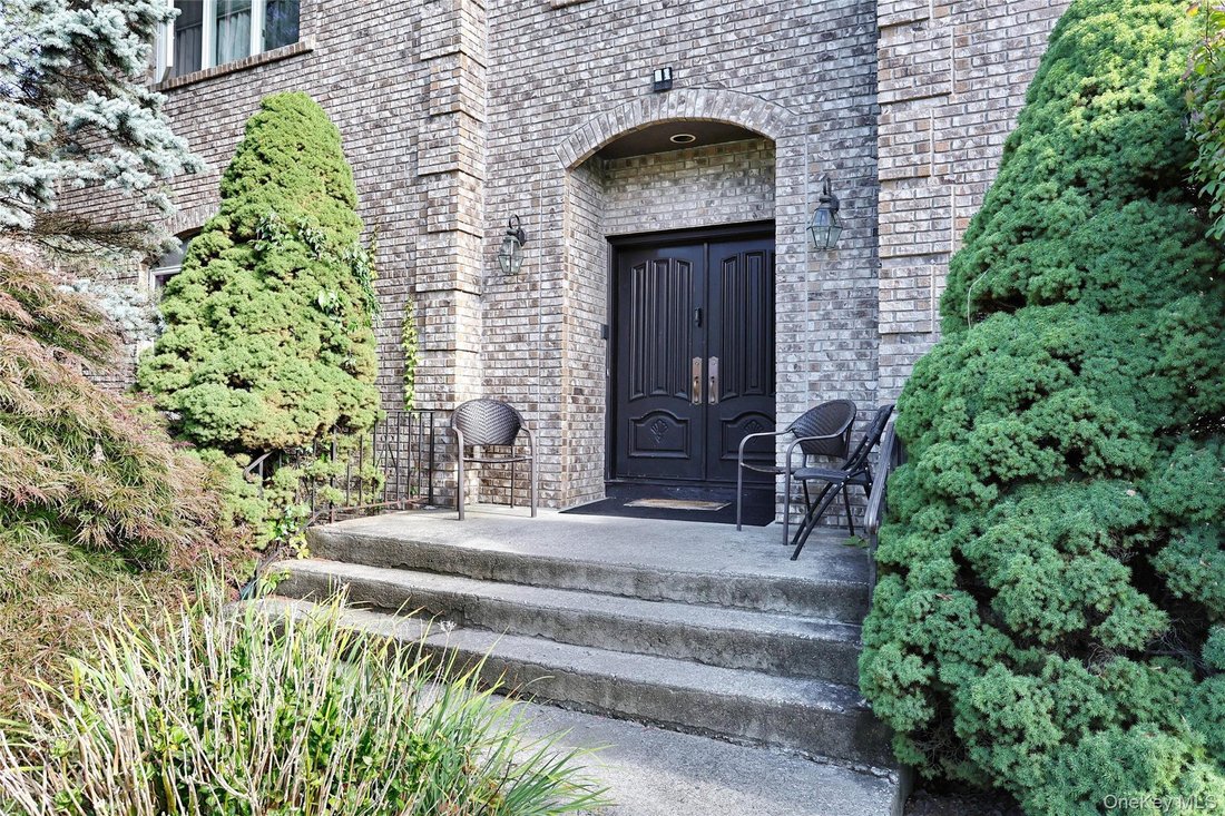 House in Airmont, New York, United States 2 - 18053097