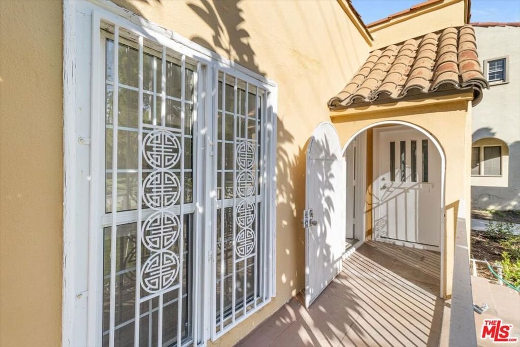 Los Angeles, California, United States 4 - 18052964