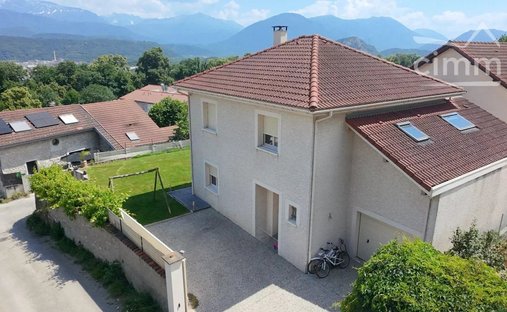 House in Le Coteau, Claix, France 1