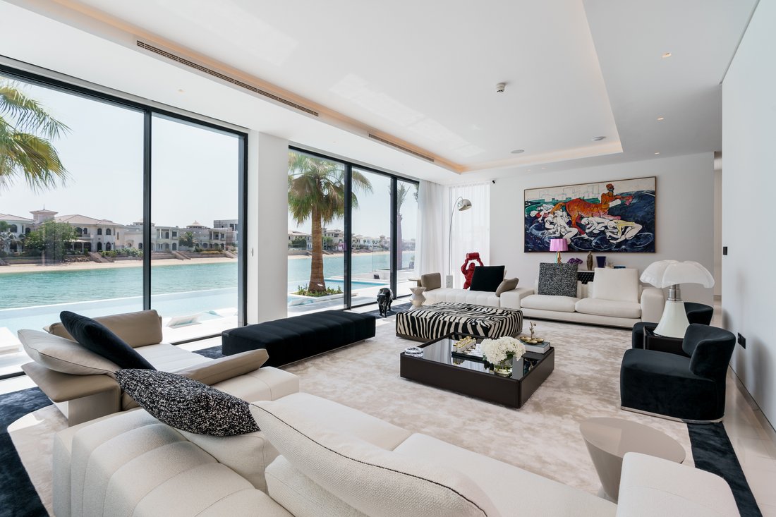 Villa in Dubai, United Arab Emirates 3 - 18053247
