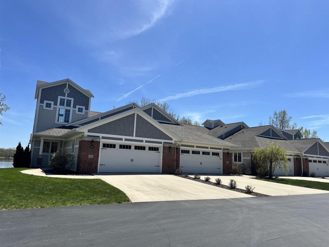 Condo in Ashwaubenon, Wisconsin, United States 1 - 18019150
