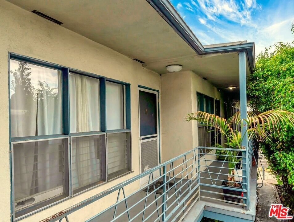 Los Angeles, California, United States 4 - 18052993