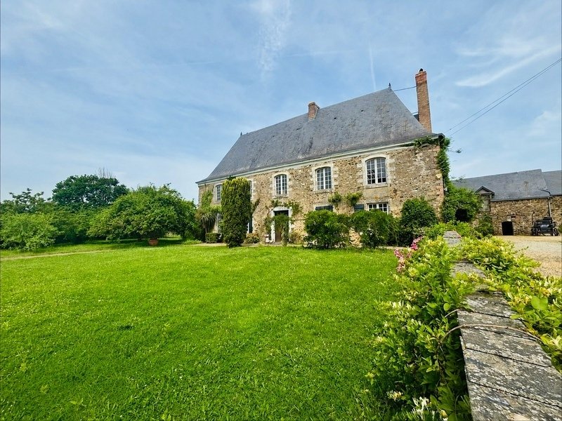 House in Château-Gontier, Chateau-Gontier-sur-Mayenne, France 3 - 15967386
