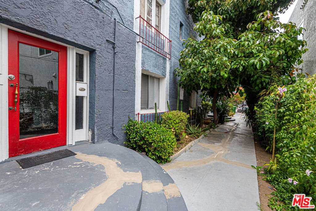 Los Angeles, California, United States 2 - 18018853