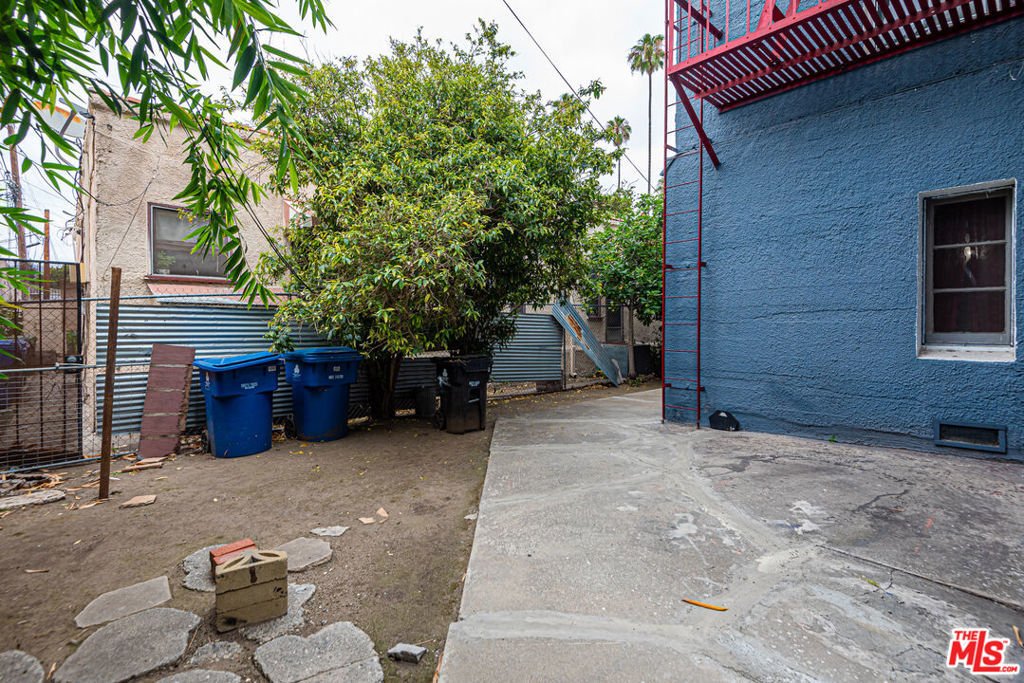 Los Angeles, California, United States 5 - 18018853