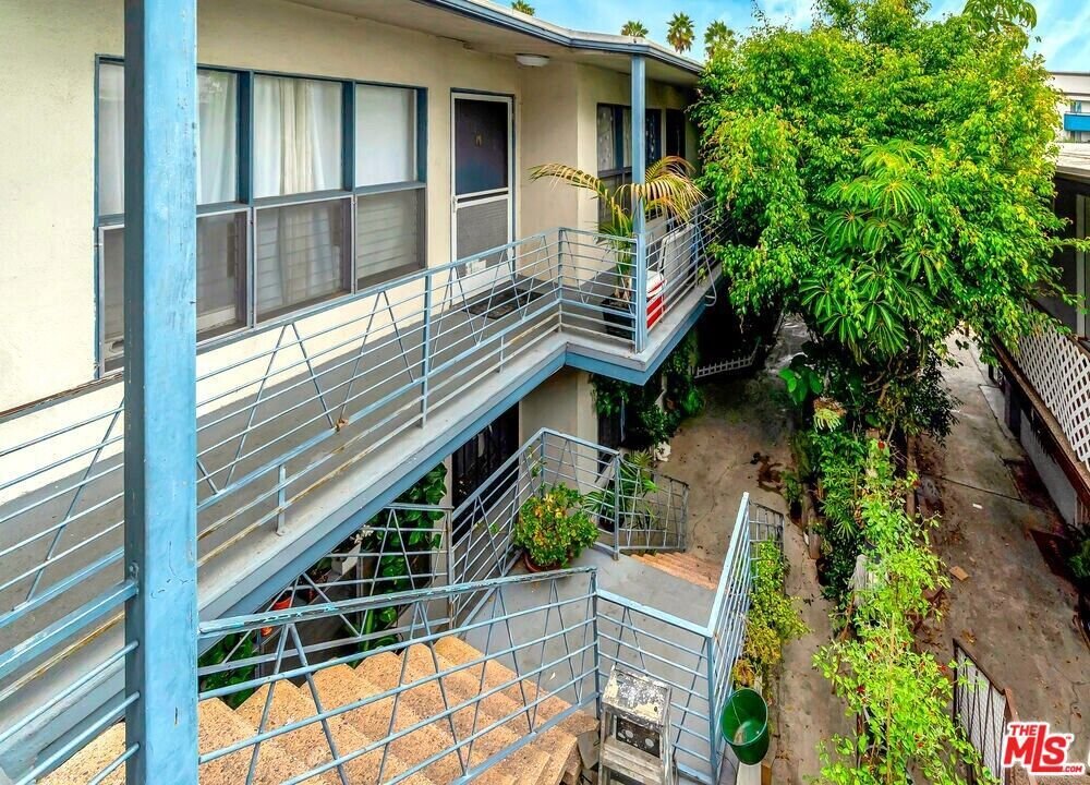 Los Angeles, California, United States 3 - 18052993