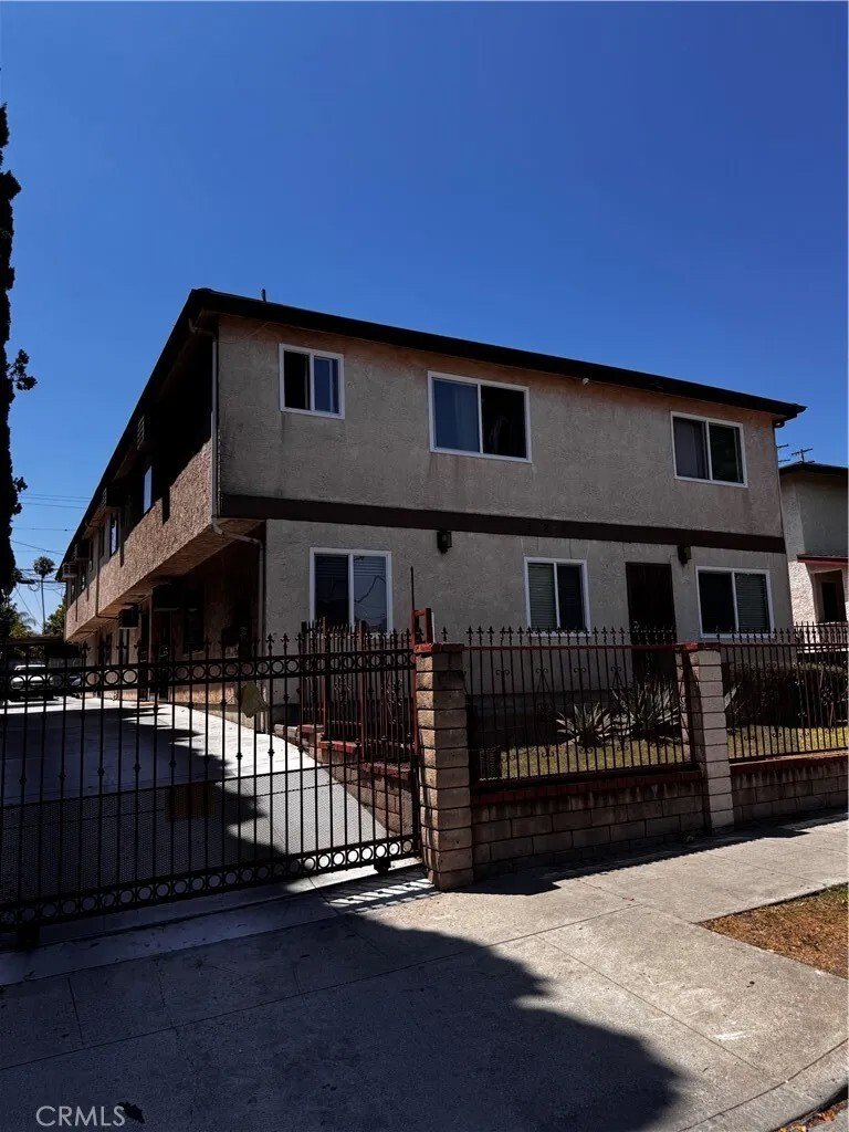 Los Angeles, California, United States 4 - 18053561