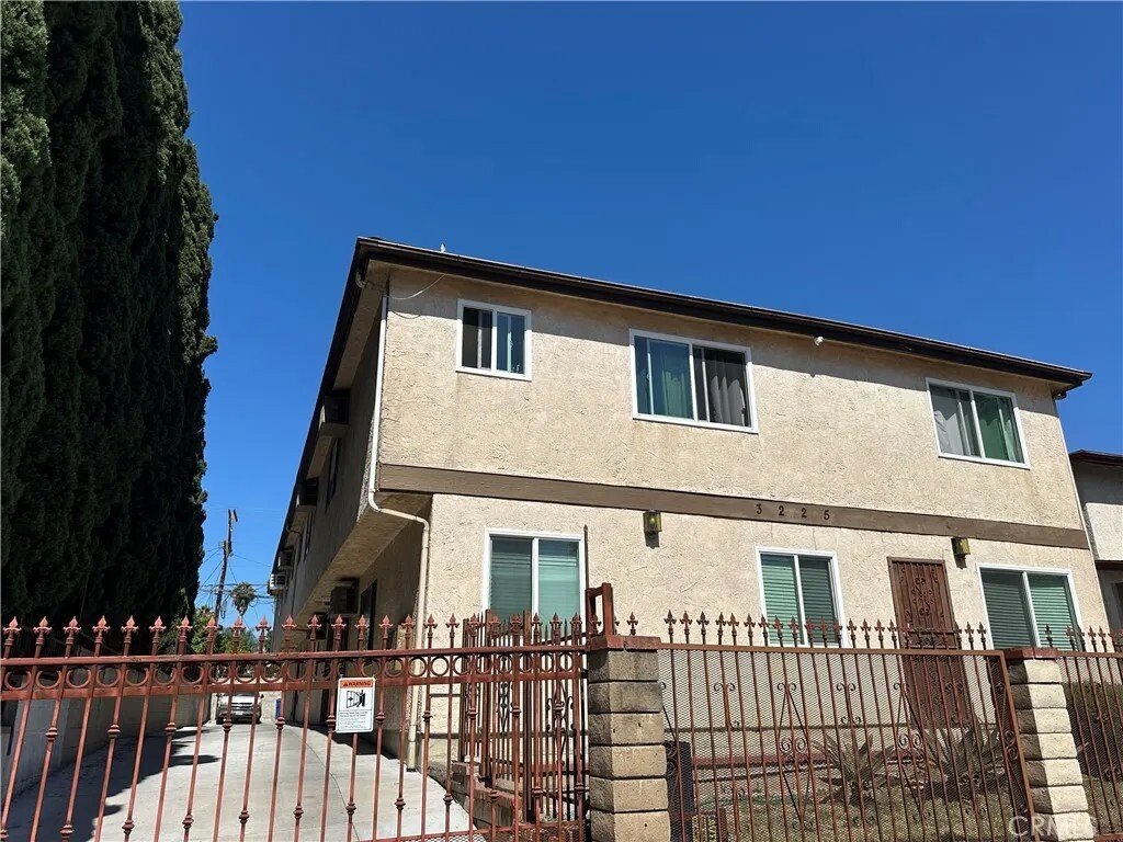 Los Angeles, California, United States 2 - 18053561