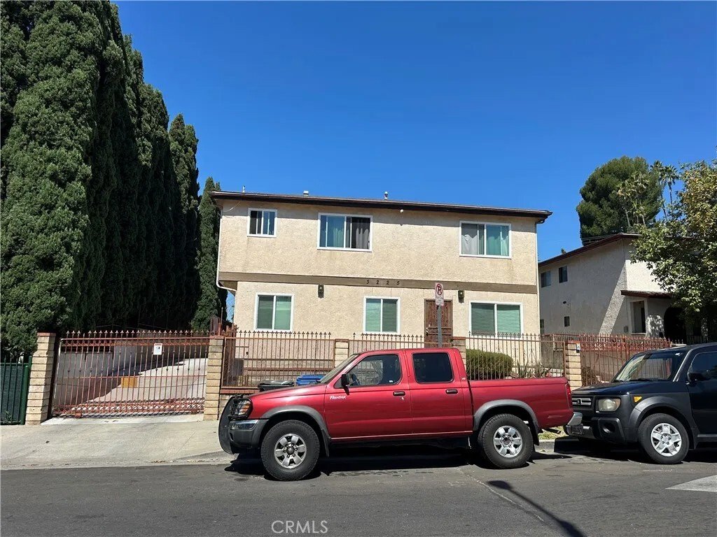 Los Angeles, California, United States 3 - 18053561