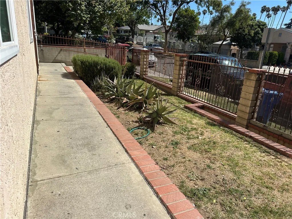 Los Angeles, California, United States 5 - 18053561