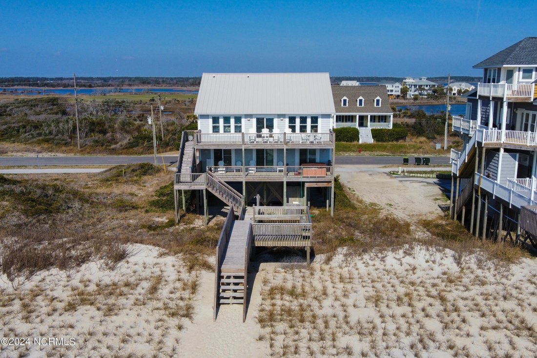 House in North Topsail Beach, North Carolina, United States 1 - 18053627