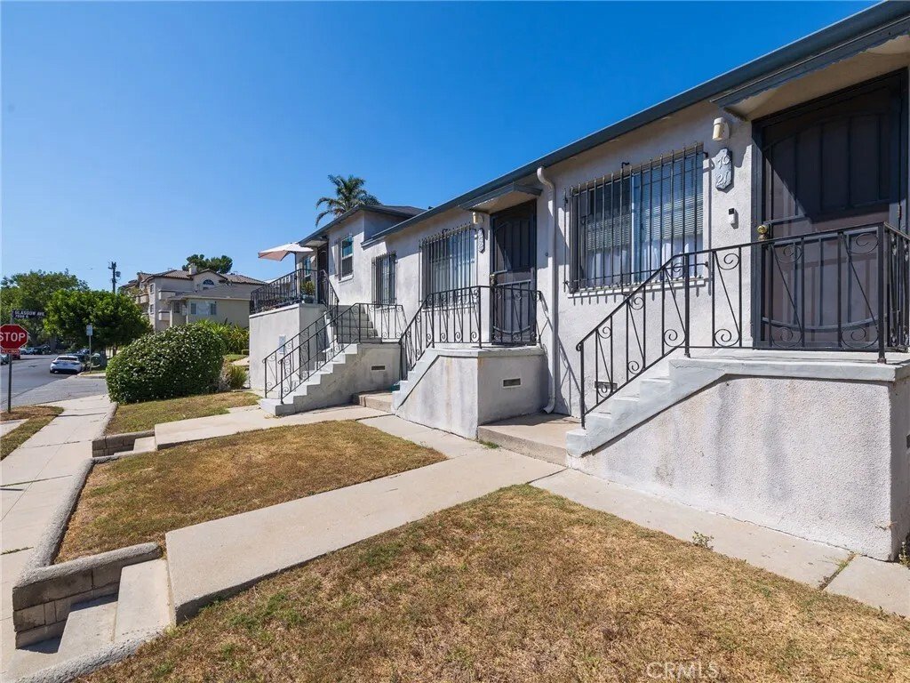 Los Angeles, California, United States 3 - 16959263