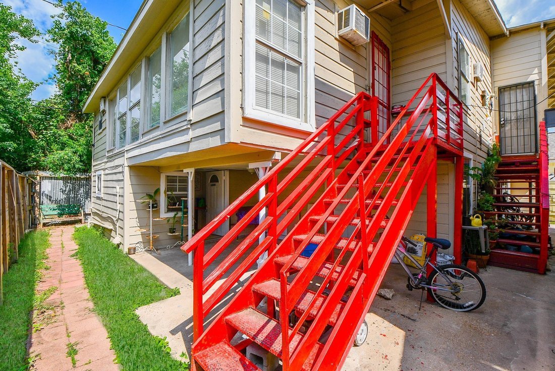 Houston, Texas, United States 3 - 18054010