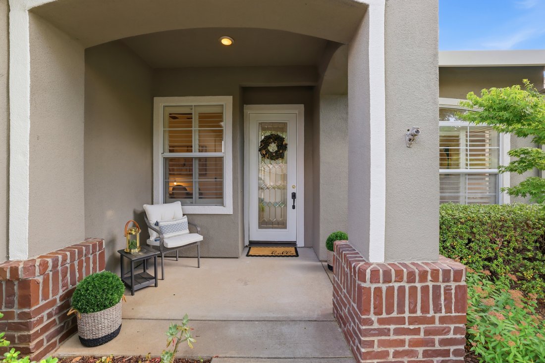 El Dorado Hills, California, United States 3 - 18054034