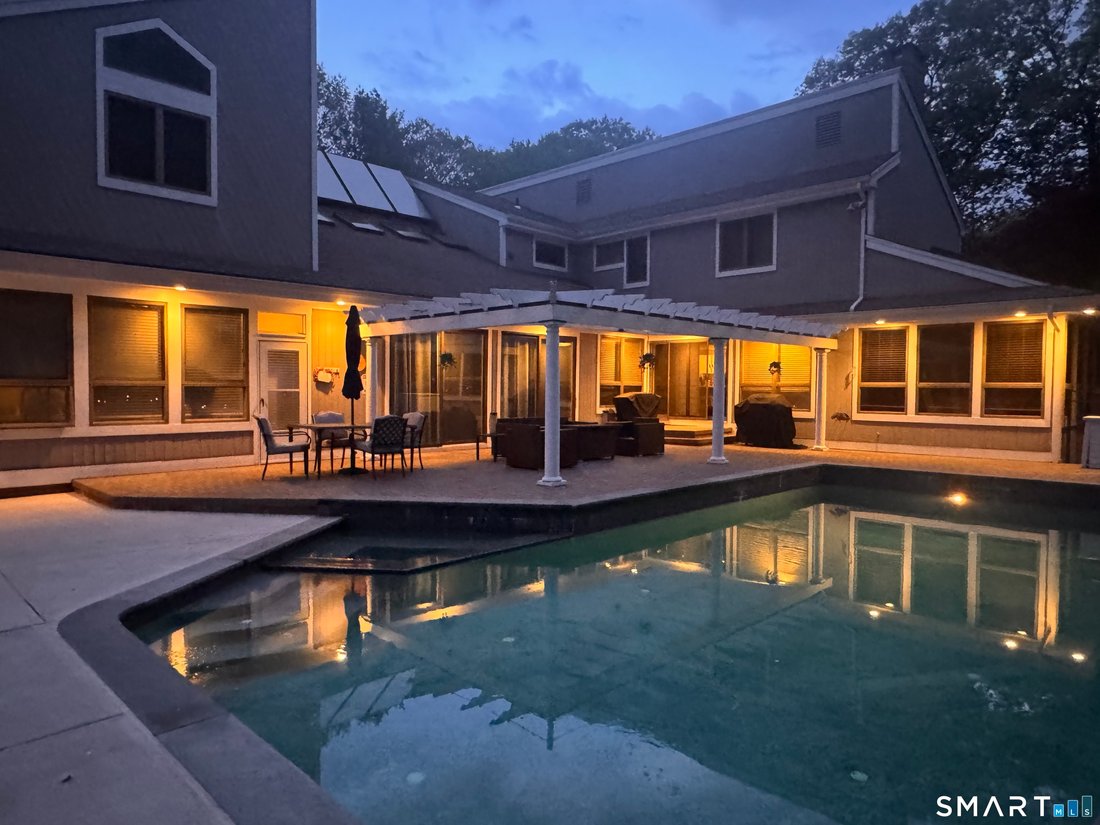 House in Shelton, Connecticut, United States 2 - 17803449