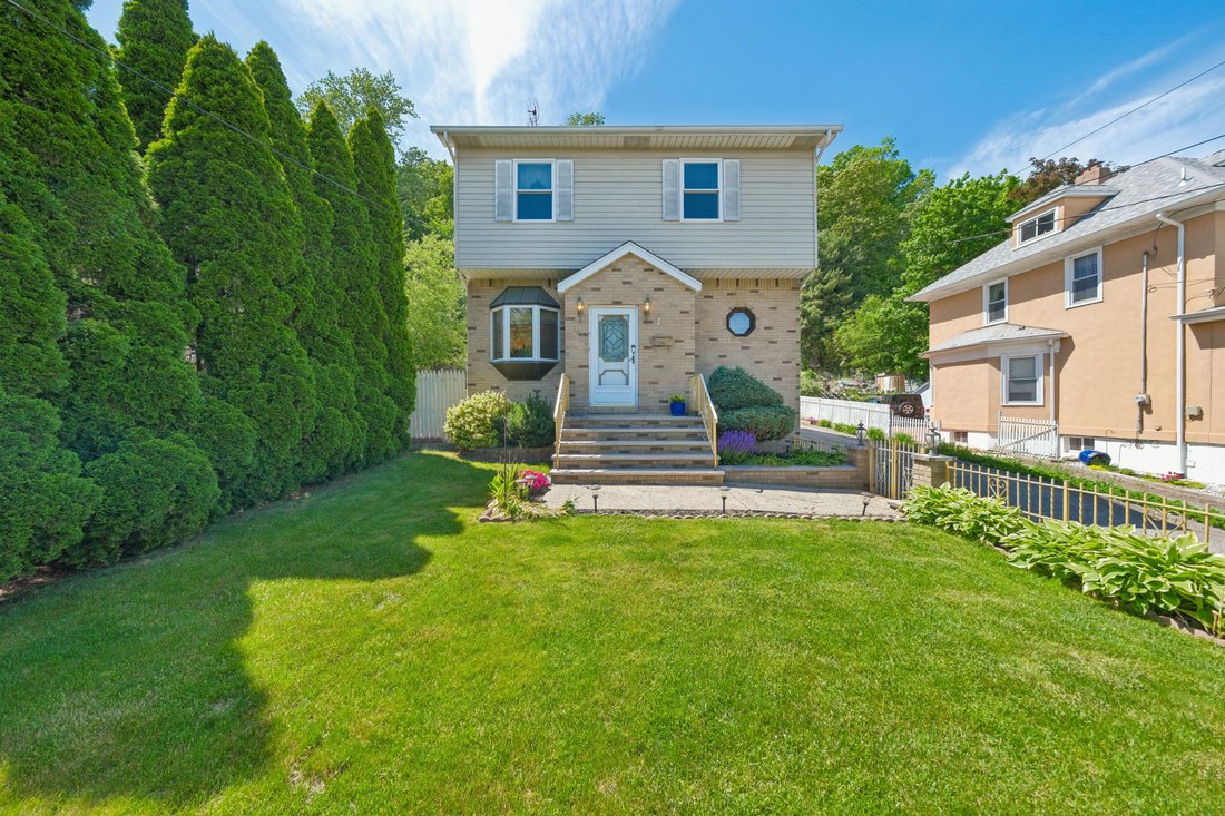 Clifton, New Jersey, United States 2 - 18054043
