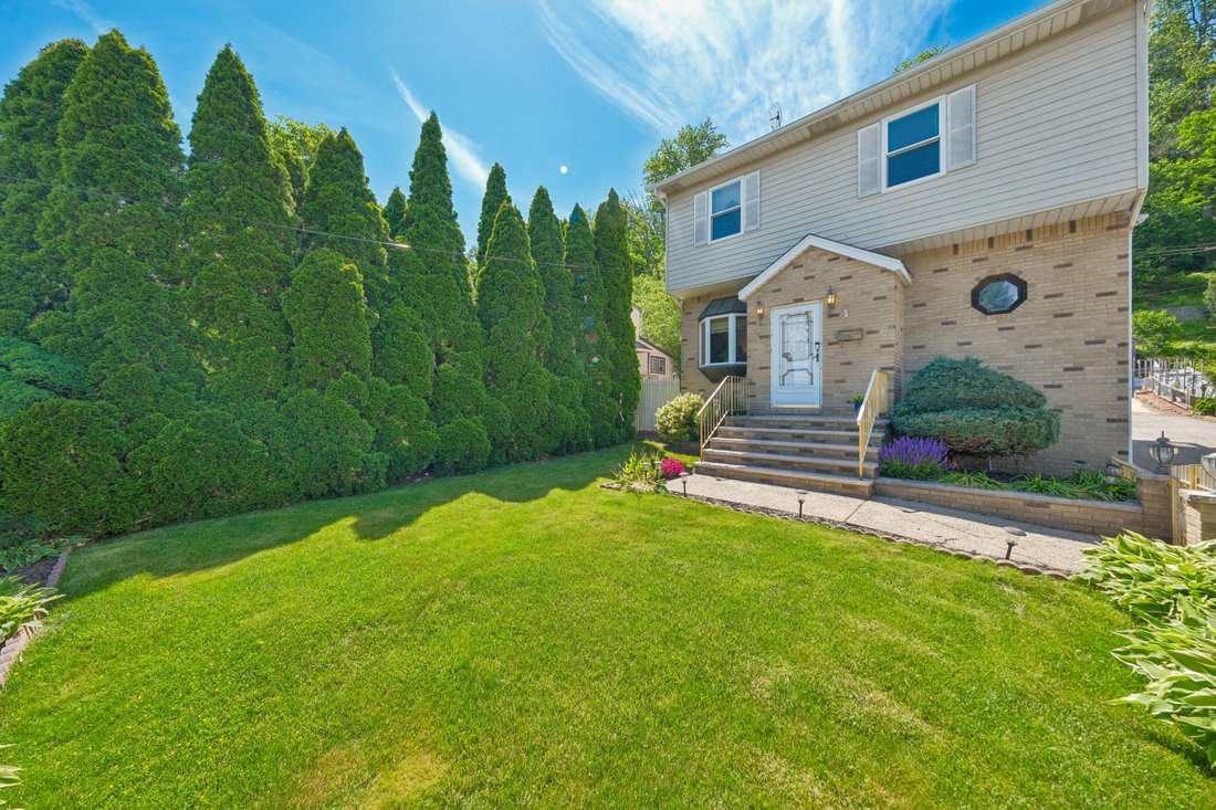 Clifton, New Jersey, United States 4 - 18054043