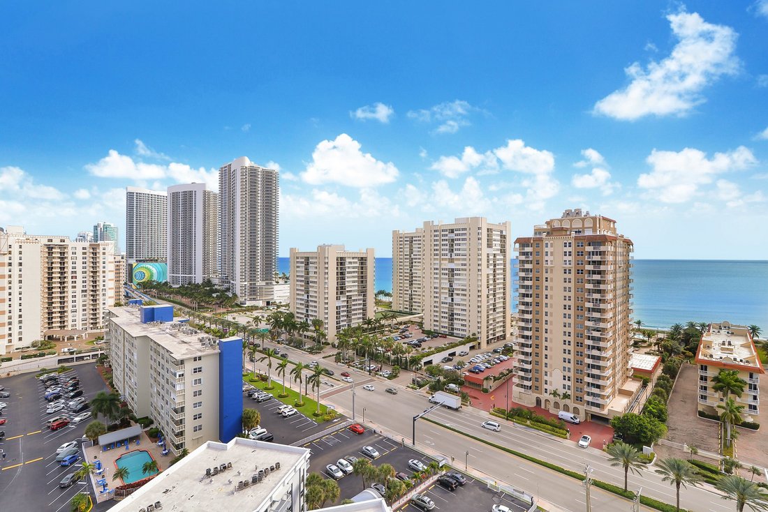 Condo in Hallandale Beach, Florida, United States 4 - 18054036
