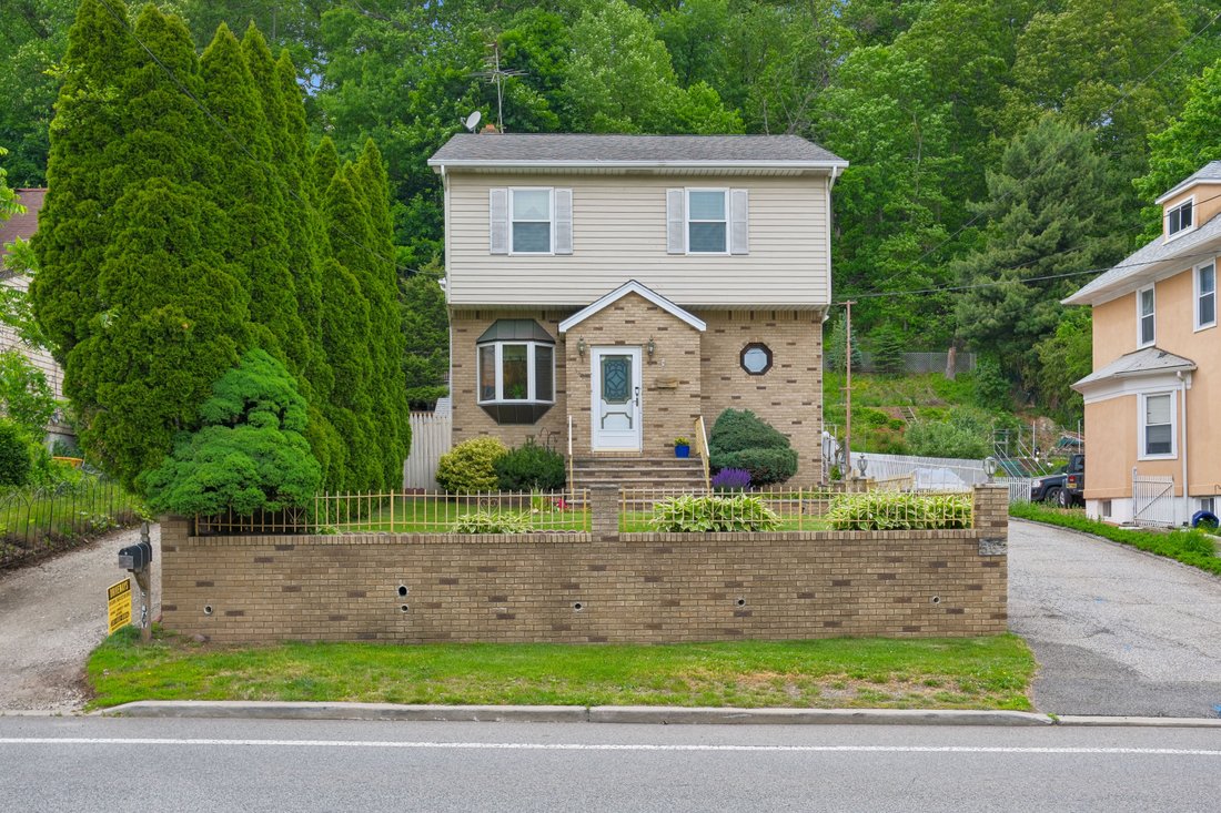 Clifton, New Jersey, United States 1 - 18054043