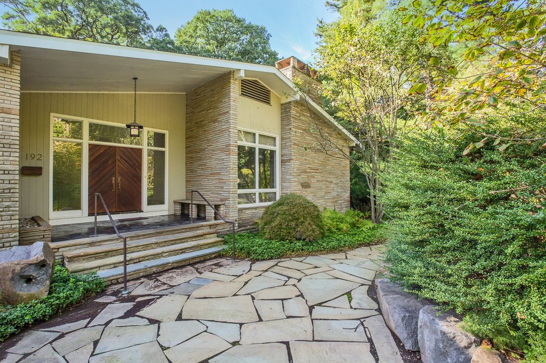 Tenafly, New Jersey, United States 1 - 18054044