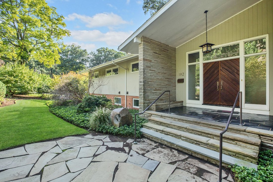 Tenafly, New Jersey, United States 2 - 18054044