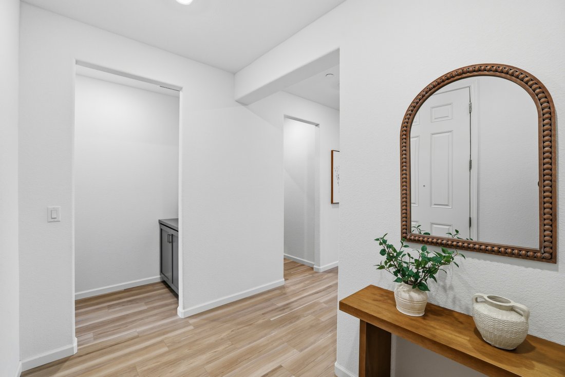 Andere in Lincoln, Kalifornien, Vereinigte Staaten 4 - 18054037