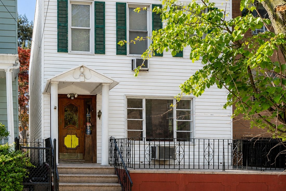 House in New York, New York, United States 1 - 18054048