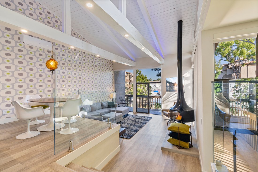 Condo in Signal Hill, California, United States 3 - 18054259