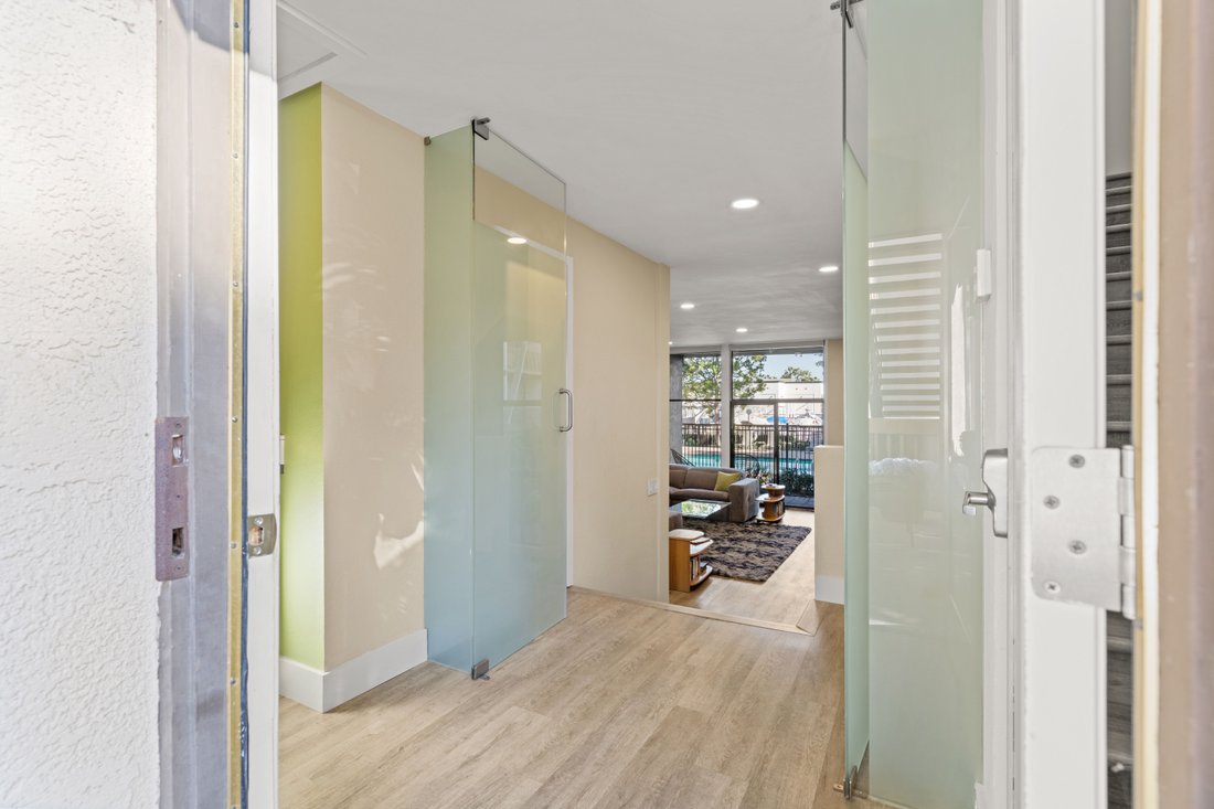 Condo in Signal Hill, California, United States 5 - 18054259