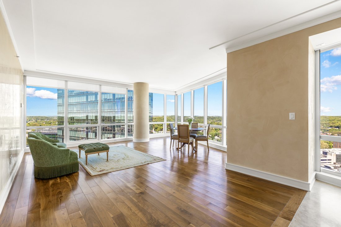 White Plains, New York, United States 4 - 18054273