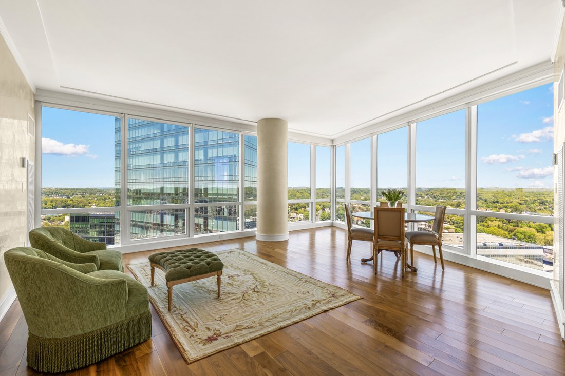 White Plains, New York, United States 3 - 18054273