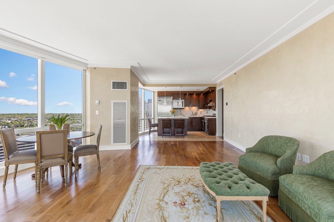 White Plains, New York, United States 5 - 18054273