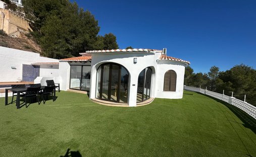 Villa in Calp / Calpe, Valencian Community, Spain 1