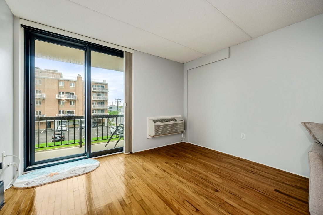 Condo in Long Beach, New York, United States 4 - 18054437