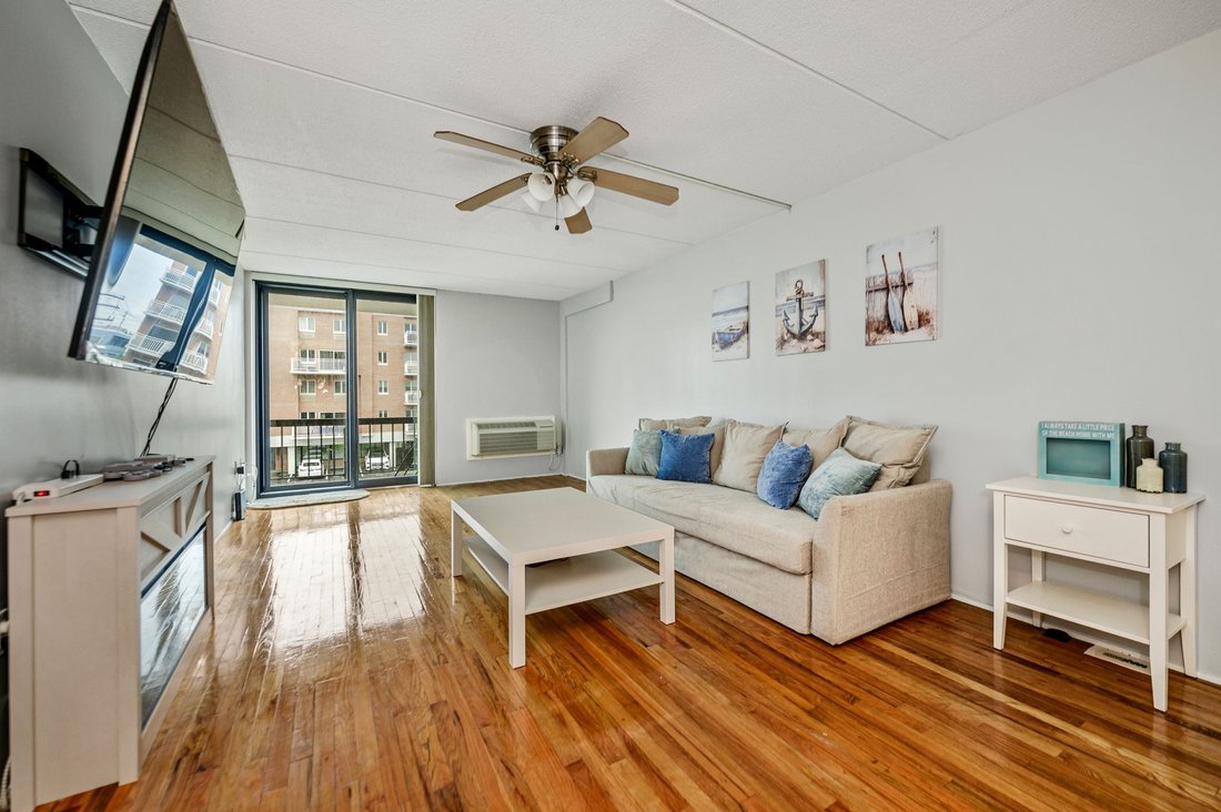 Condo in Long Beach, New York, United States 3 - 18054437