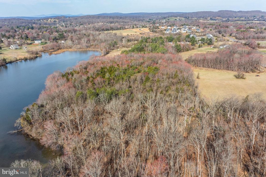 Warrenton, Virginia, United States 2 - 18054566