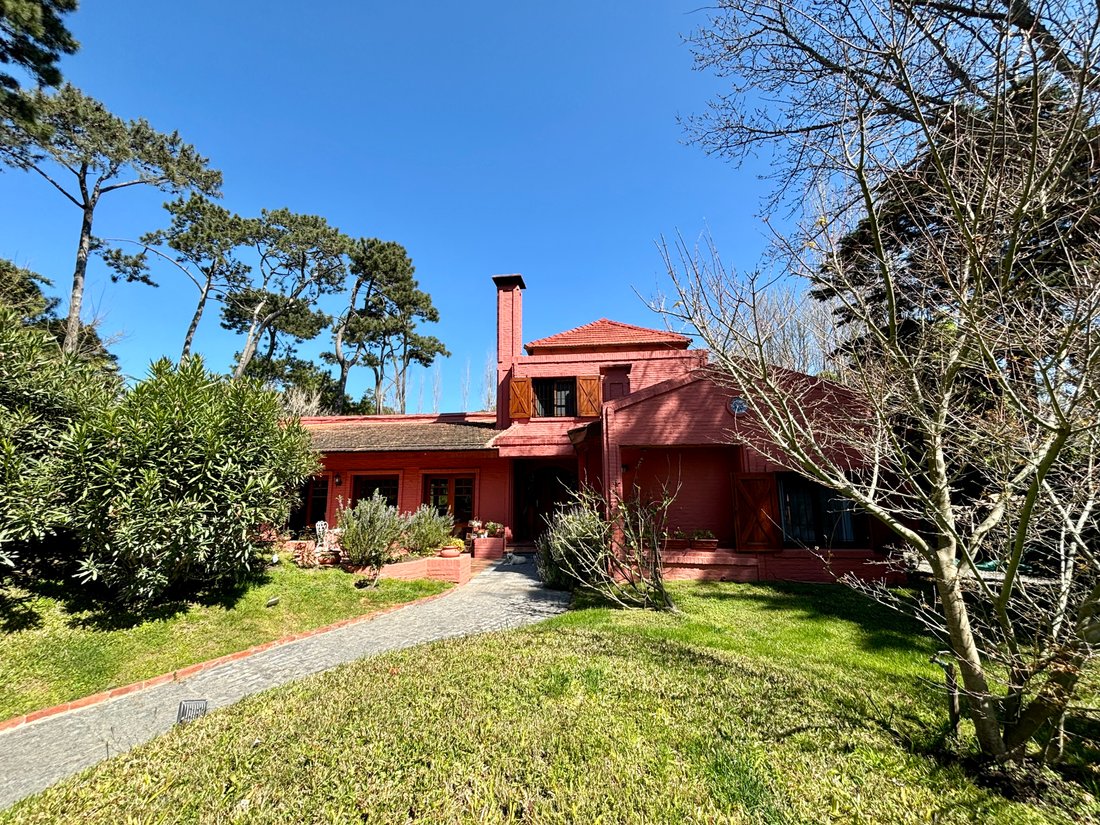 House in Punta del Este, Maldonado Department, Uruguay 1 - 18056078