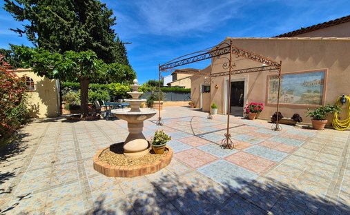 House in Hyeres, Provence-Alpes-Côte d'Azur, France 1