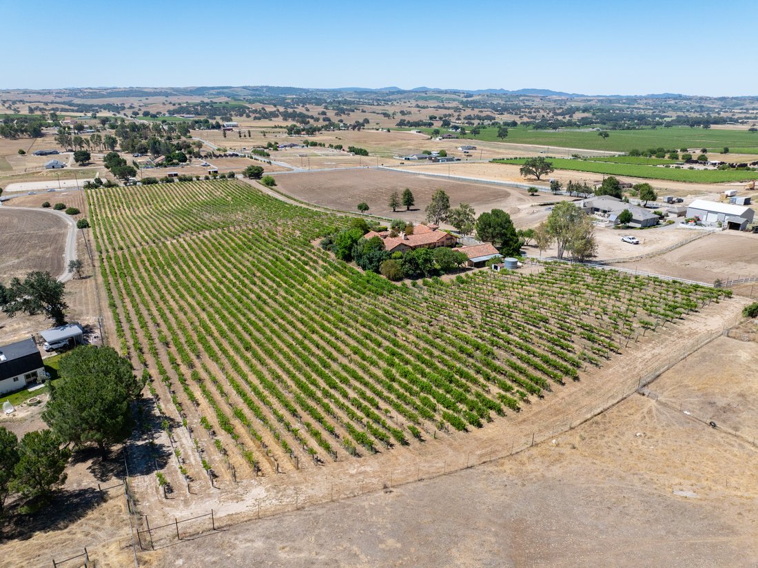 Paso Robles, California, United States 4 - 18056124