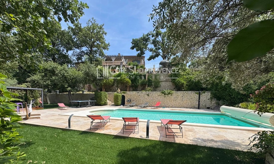Estate in Robion, Provence-Alpes-Côte d'Azur, France 2 - 15887391