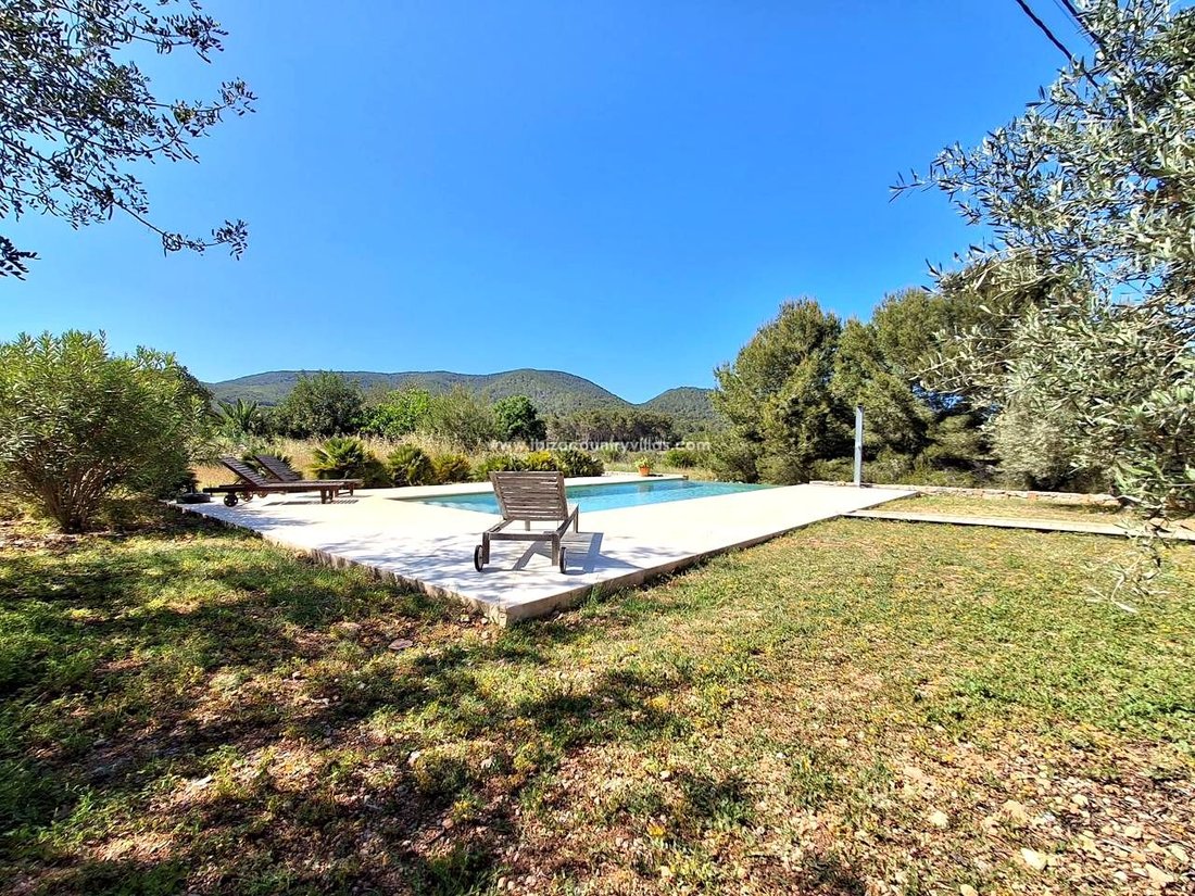 Villa in Sant Carles de Peralta, Santa Eularia des Riu, Balearic Islands 3 - 16958056