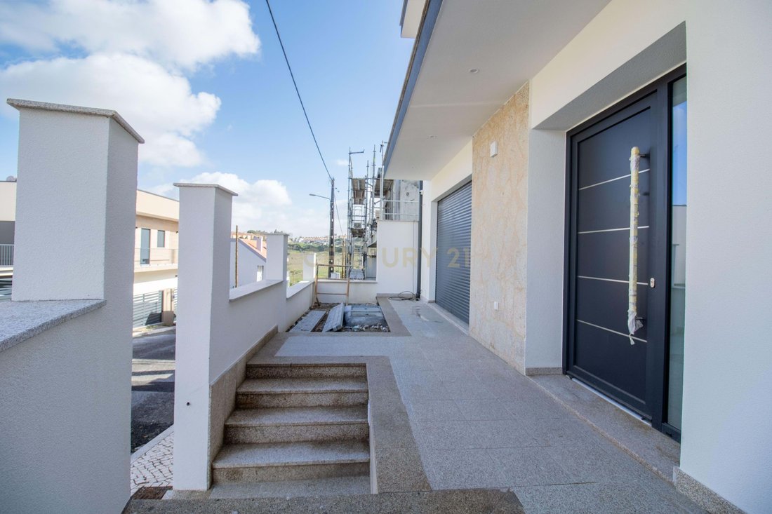 Villa in Camarate, Unhos e Apelacao, Lisbon, Portugal 5 - 18048756