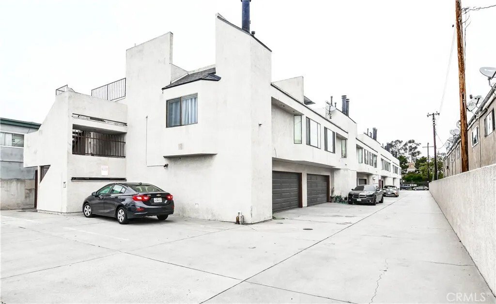 Bellflower, California, United States 5 - 18057666