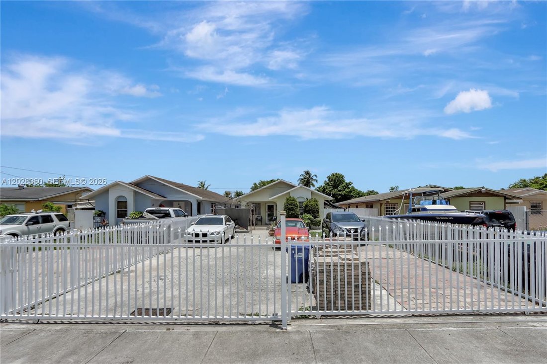 House in Opa-locka, Florida, United States 1 - 18057884