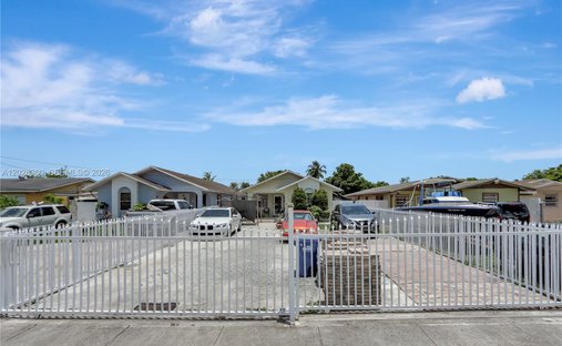 Apartment in Opa-locka, Florida, United States 1