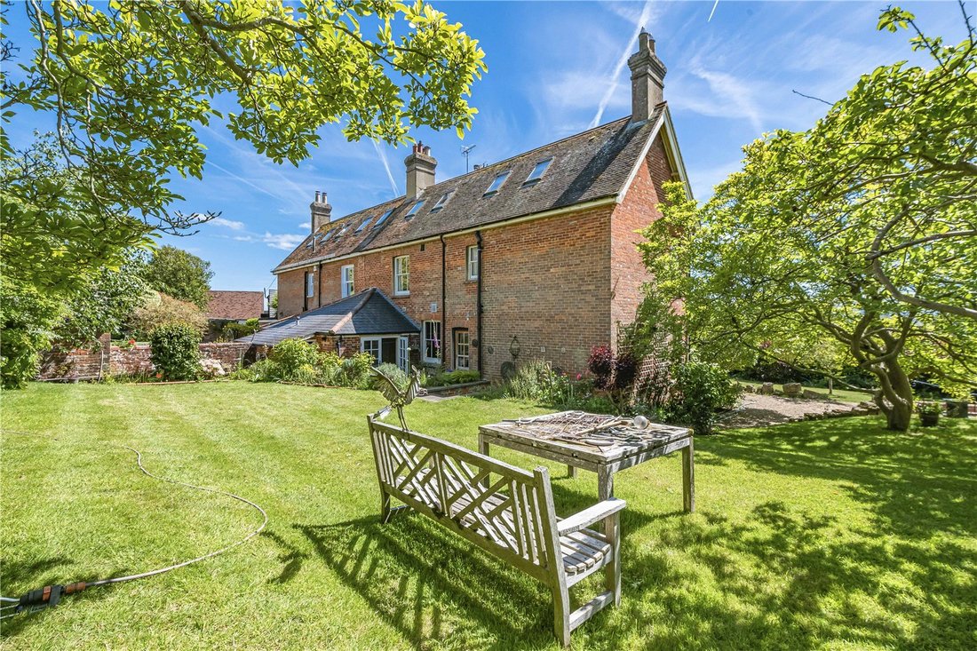 House in Pulborough, England 1 - 18056748