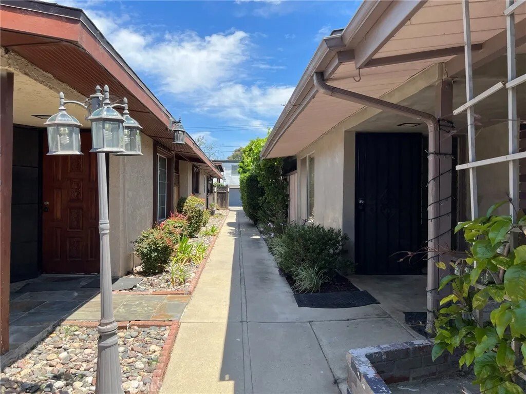 Costa Mesa, California, United States 5 - 18057631